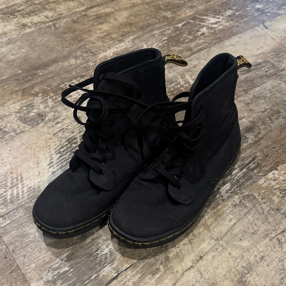 Dr Martens Shoreditch Canvas Boot